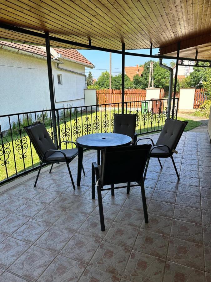 شقة Cozy Garden Apartman غيولا المظهر الخارجي الصورة